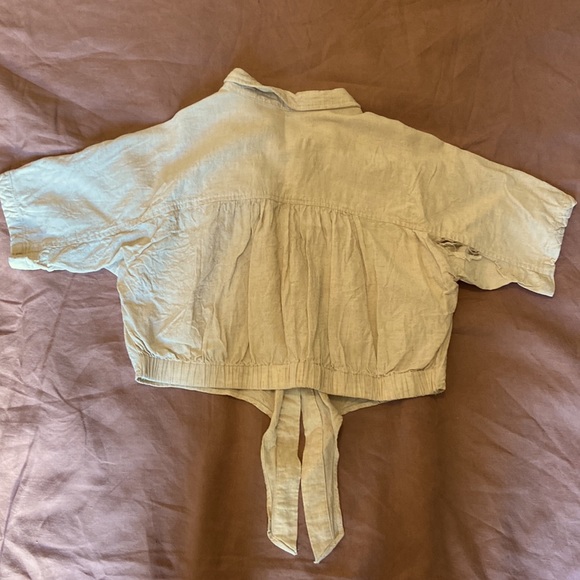 Mod Ref Button Front Crop Top - Picture 2 of 4